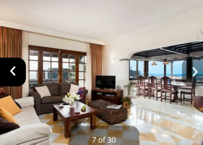 Mareas Villa *