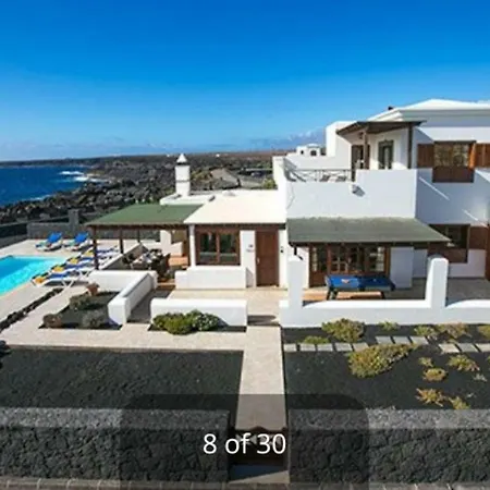 Mareas Villa *